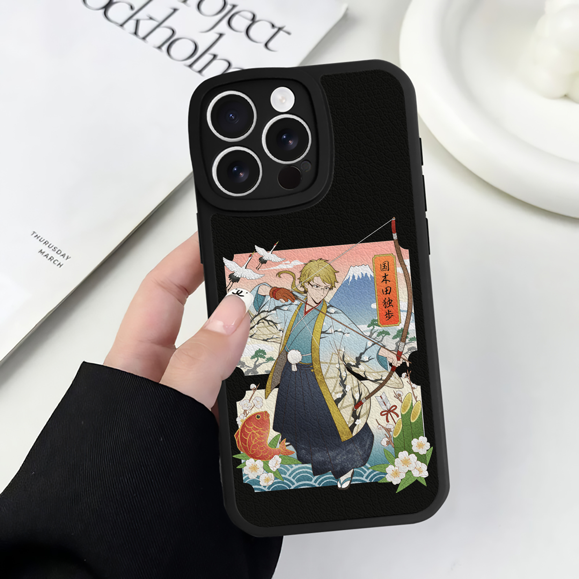 （画像用） 文豪ストレイドッグス Bungo Stray Dogs 【iPhone 16シリーズ対応】シリコンスマホケース（レザー調） 材質：シリコン